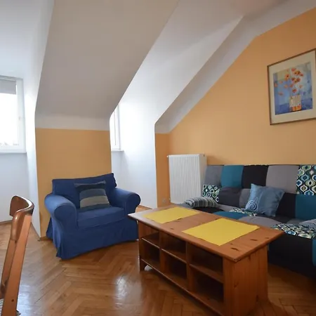 Elegant Market Square Apartment *