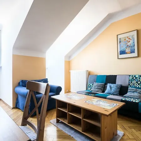 Elegant Market Square Apartment *